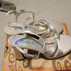 NEW Mudd Milena Silver Satin Heels 8M